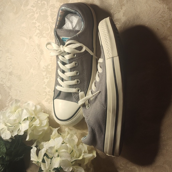 NWOT Women's all-star Converse Gray low top sneakers - Picture 4 of 8